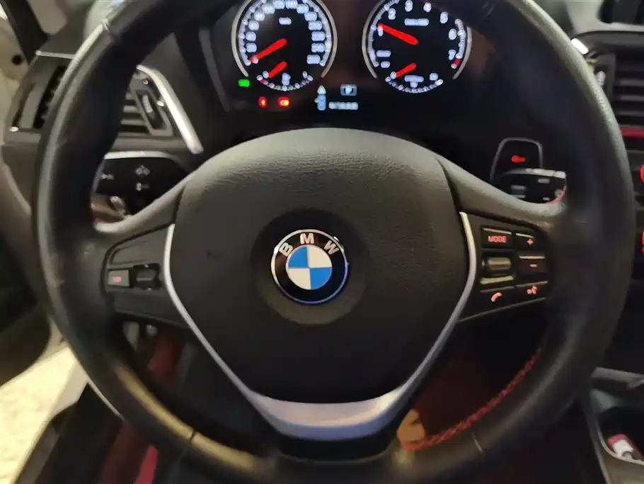 BMW 1 Series (Import) 2018 118i Sport Design Package фото 15