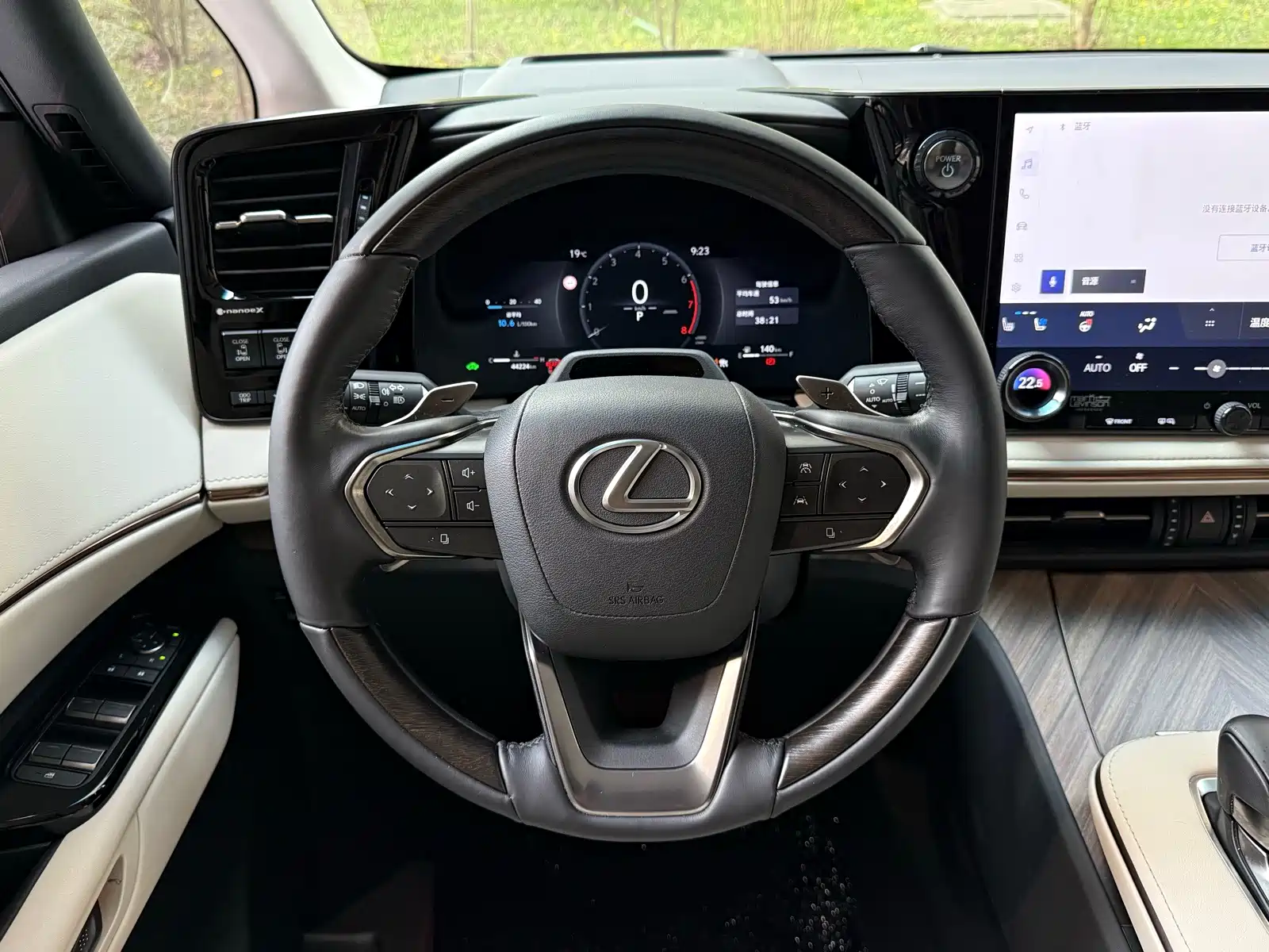 Фото 13 - Lexus LM