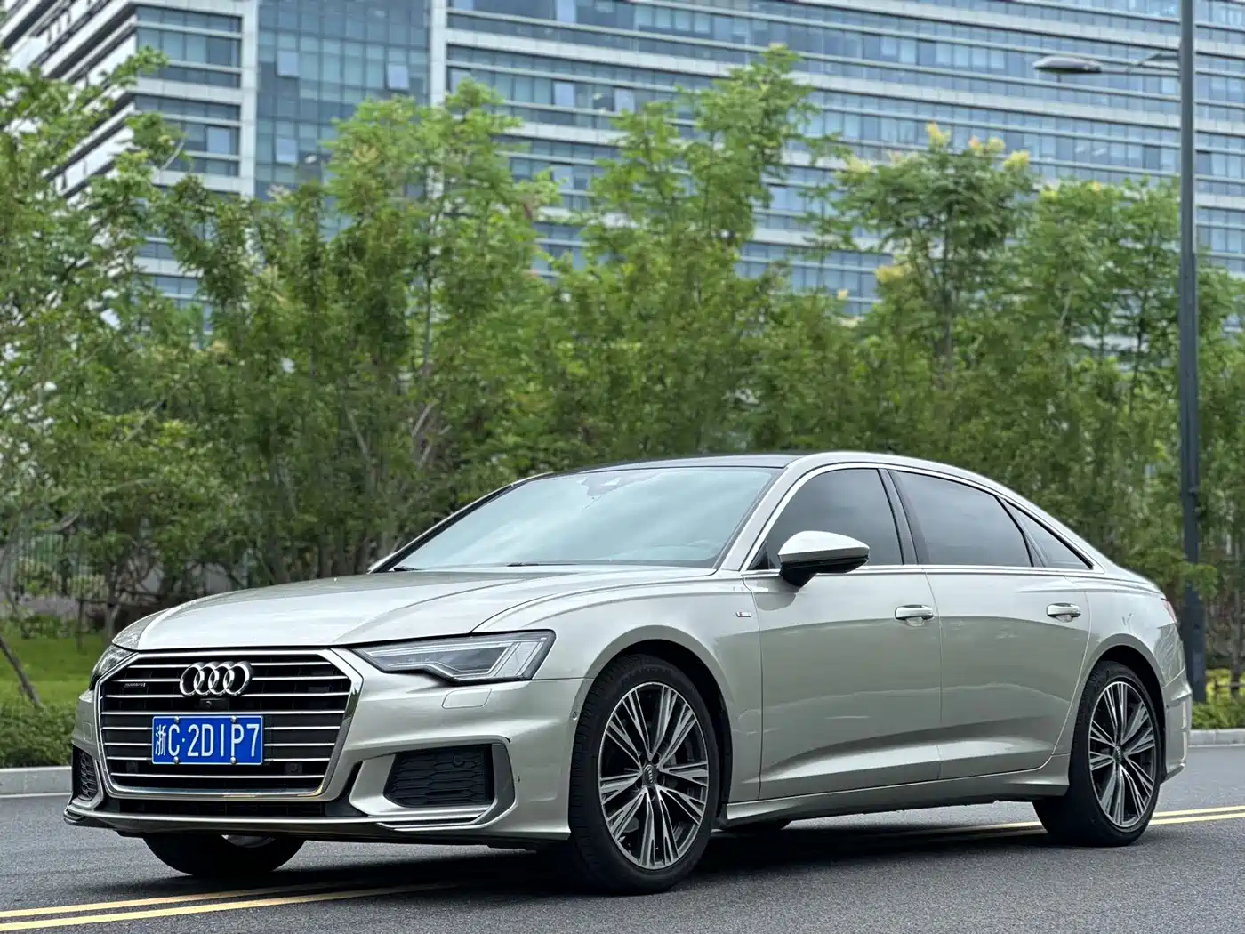 Фото 1 - Audi A6L