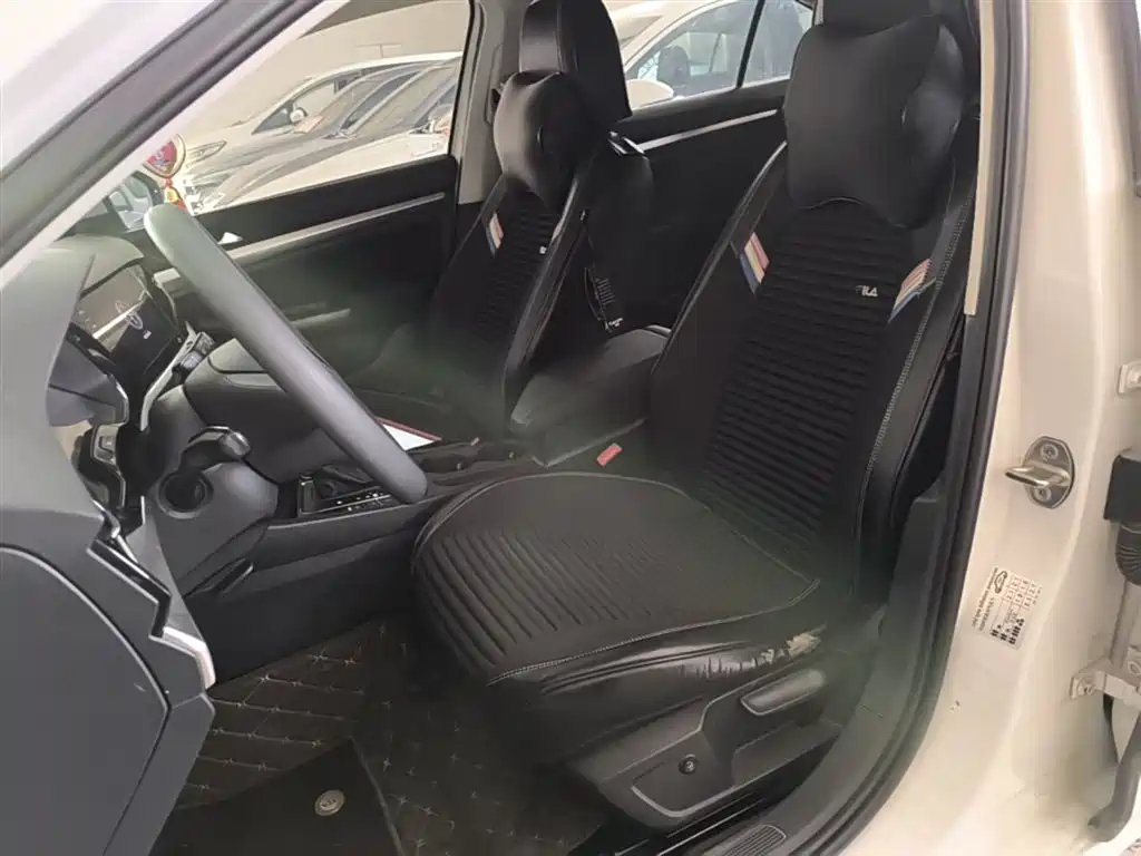 VOLKSWAGEN BORA