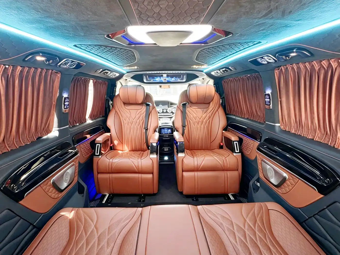 Mercedes-Benz Vito 2023 2.0T Business 7-Seater фото 7
