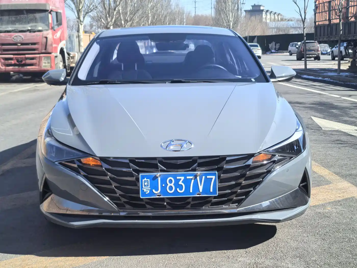 HYUNDAI ELANTRA