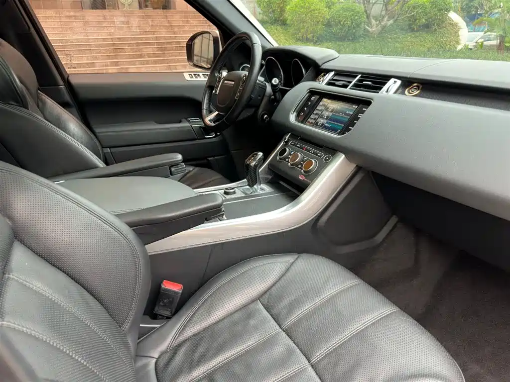 Land Rover Range Rover Sport фото 12