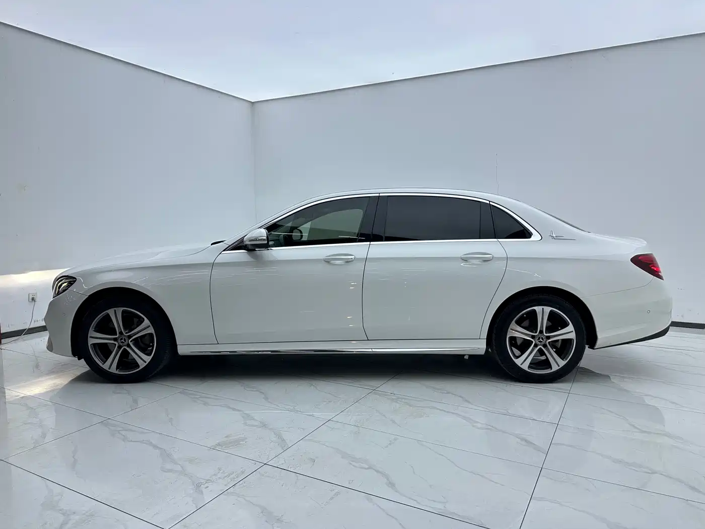 Mercedes-Benz E-Class 2018 Facelift E 200 L Sport фото 3