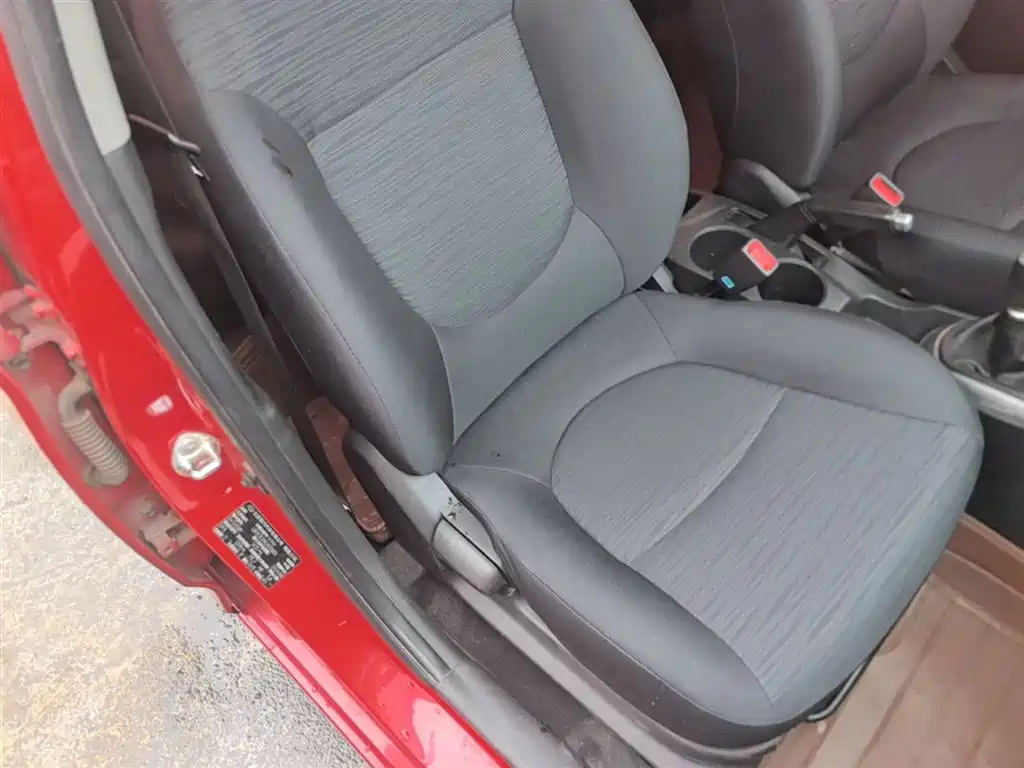 Hyundai Reina 2014 1.4L Manual GLX фото 25