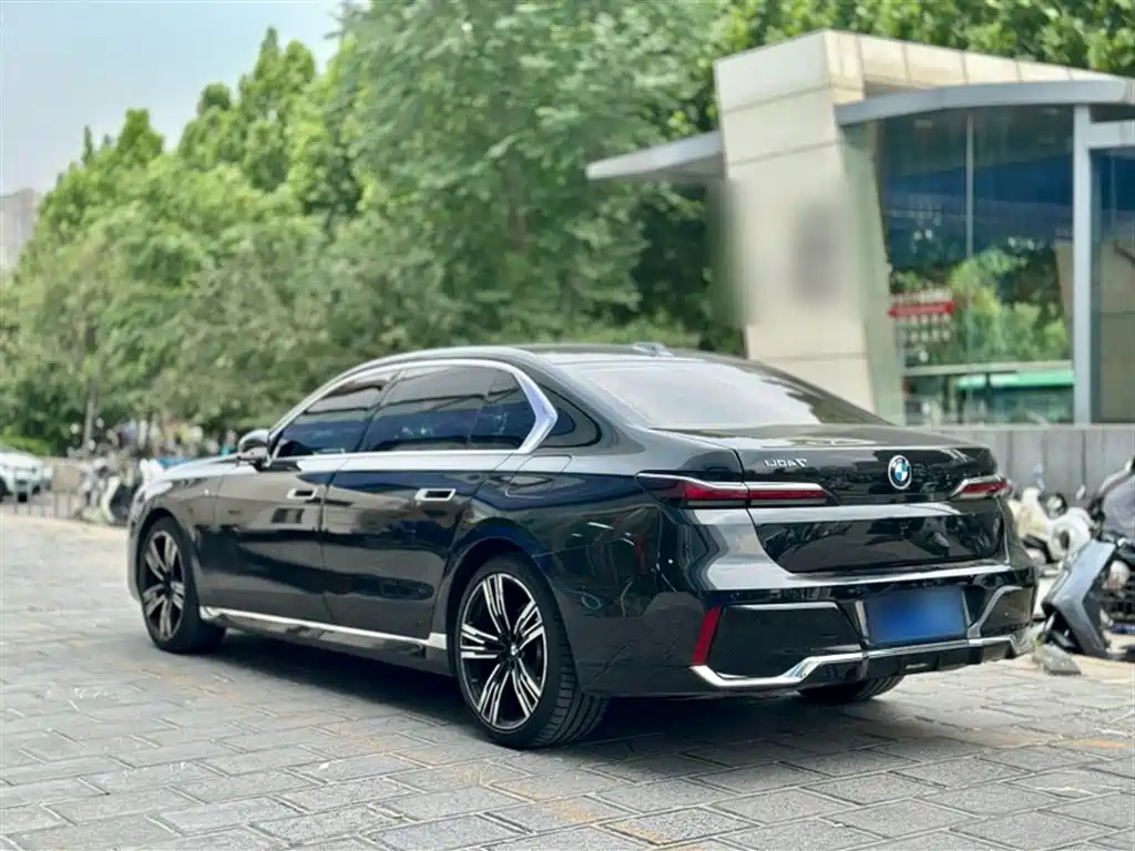 BMW 7 Series 2023 Model 740Li Leading M Sport Package фото 13