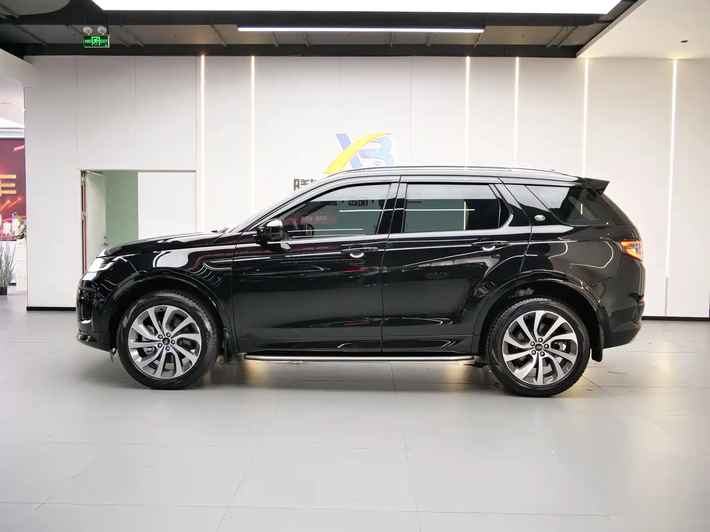 Land Rover Discovery Sport 2022 Model Year Second Facelift 249PS R-Dynamic SE Performance Technology Edition 5-seater фото 4