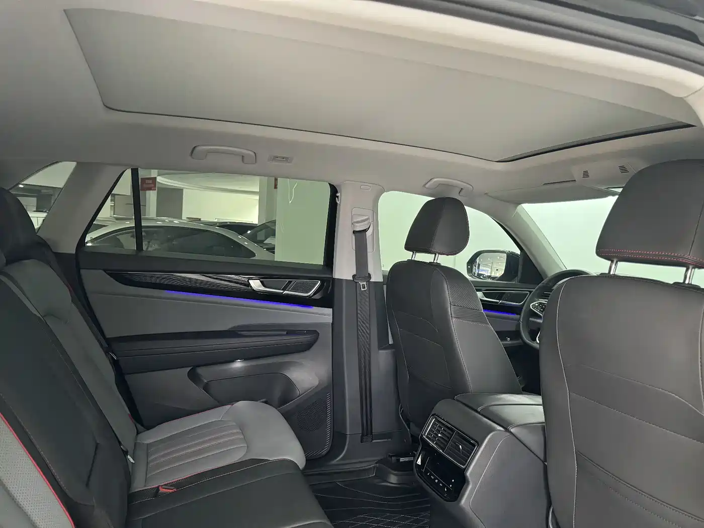 Volkswagen Teramont 2023 Teramont X 330TSI 2WD Premium Luxury фото 9
