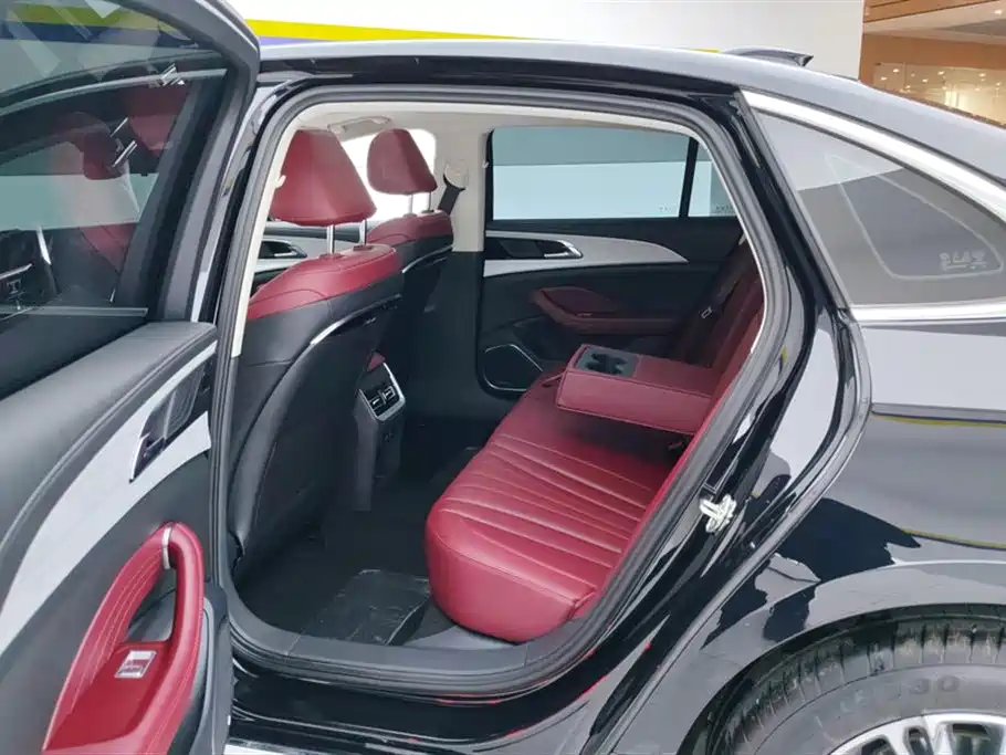 Hongqi H5 2025 1.5T DCT Flag Rhythm 500,000 Units Memorial Edition фото 11