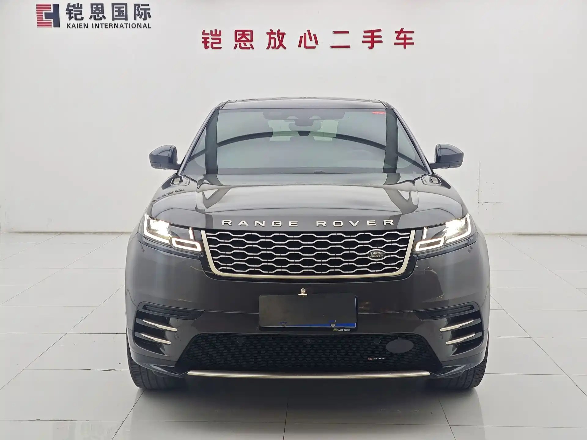 Фото 2 - Land Rover Range Rover Velar