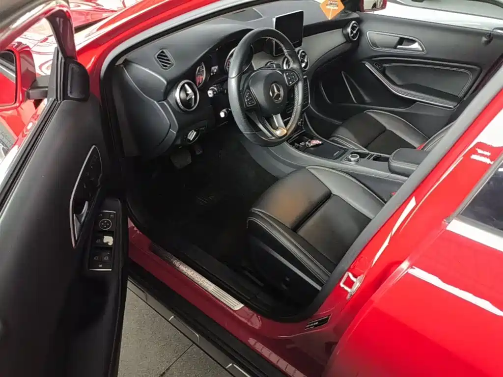 Mercedes-Benz GLA 2016 GLA 200 Dynamic фото 16
