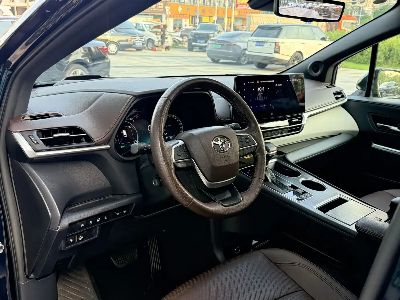 Toyota Granvia 2023 2.5L Hybrid Flagship VIP Edition фото 20