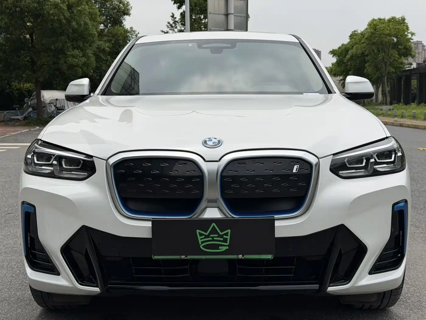 BMW iX3 2022 Leading Edition фото 2
