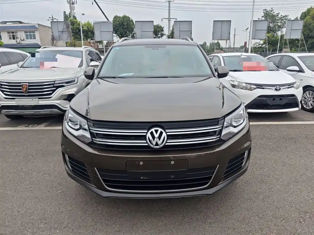 VOLKSWAGEN TIGUAN