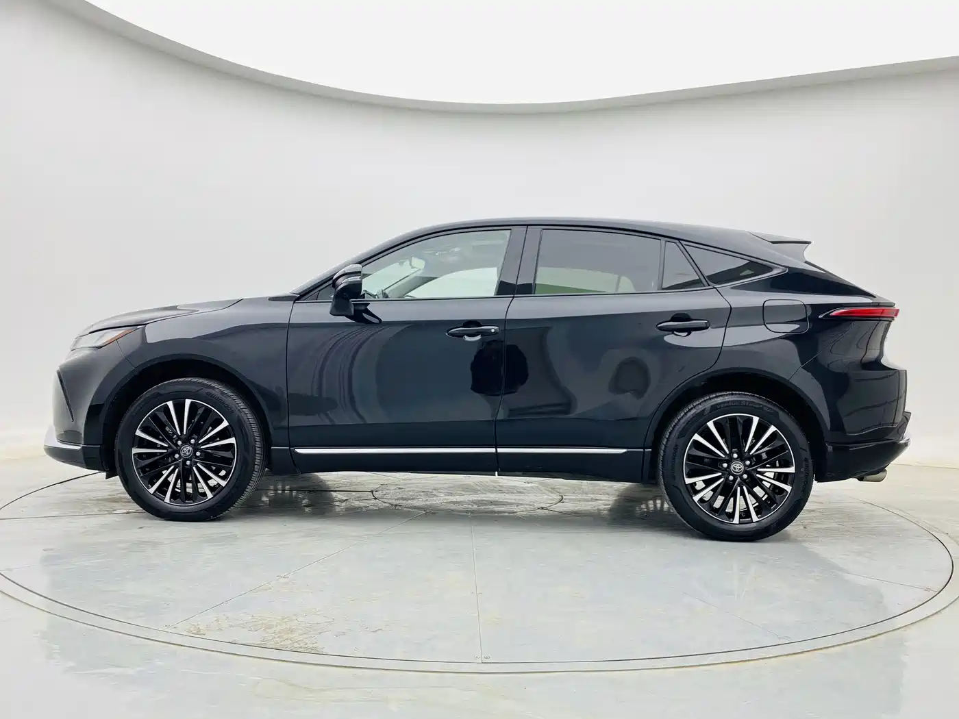 Toyota Venza 2022 2.0L CVT AWD Ultimate Edition фото 4