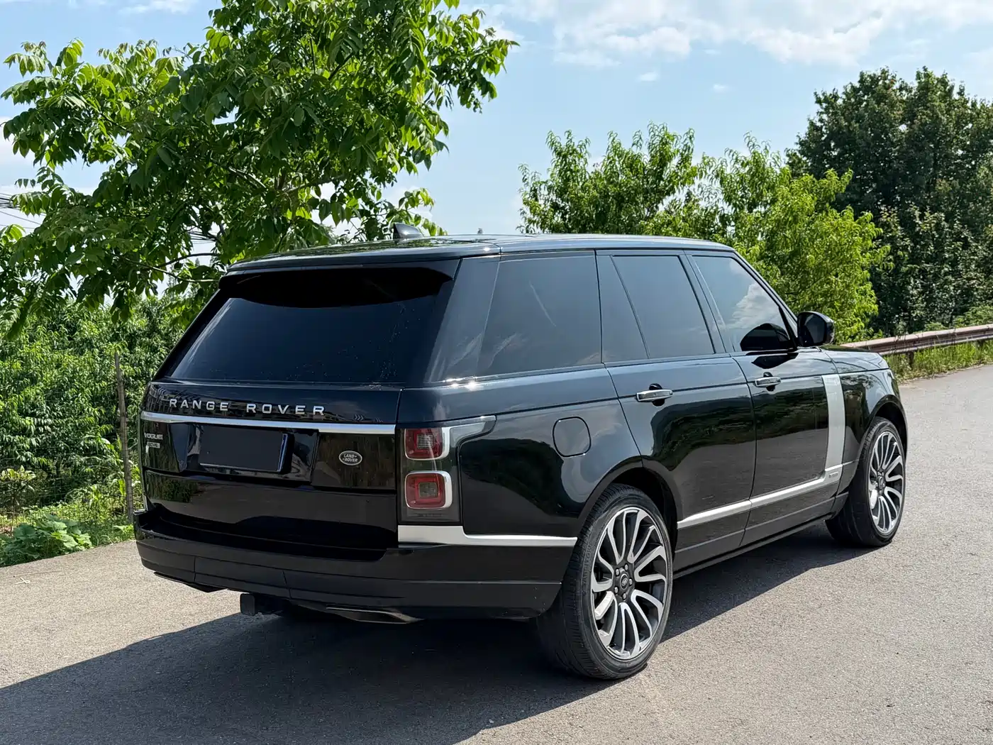 Land Rover Range Rover 2022 3.0 L6 360PS Golden Age Edition фото 9