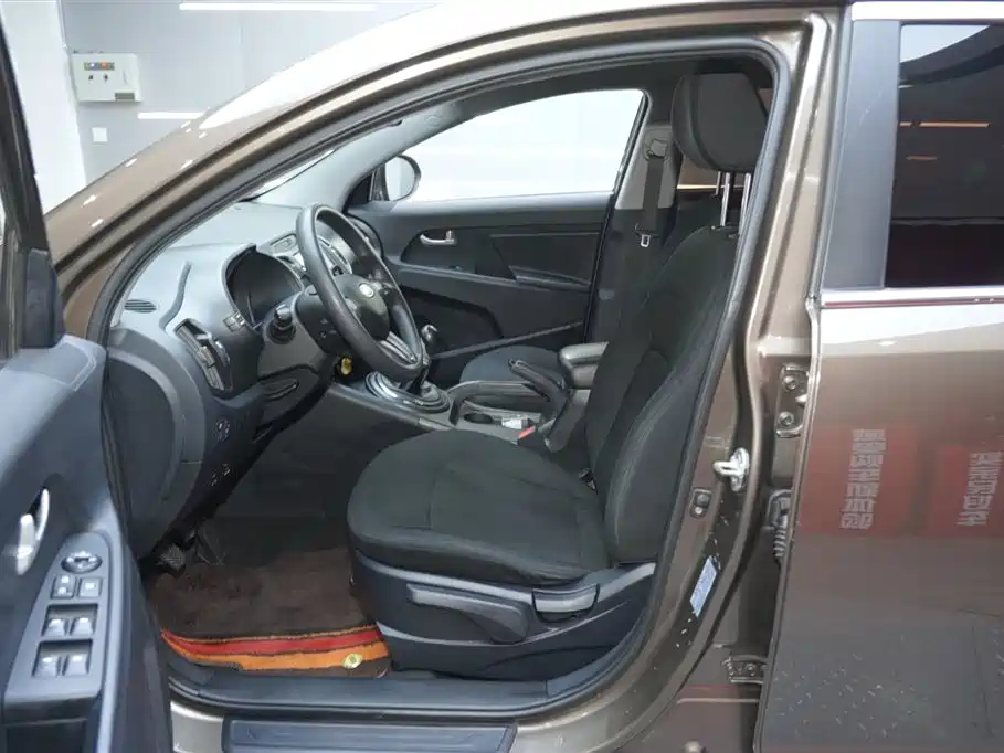 Kia Sportage 2012 2.0L Manual 2WD GL фото 14