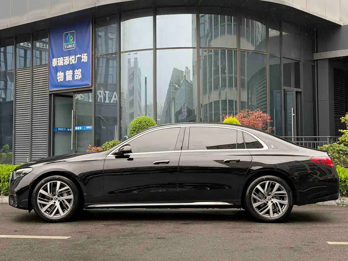 Mercedes-Benz E-Class 2025 E 300 L Fashion фото 5
