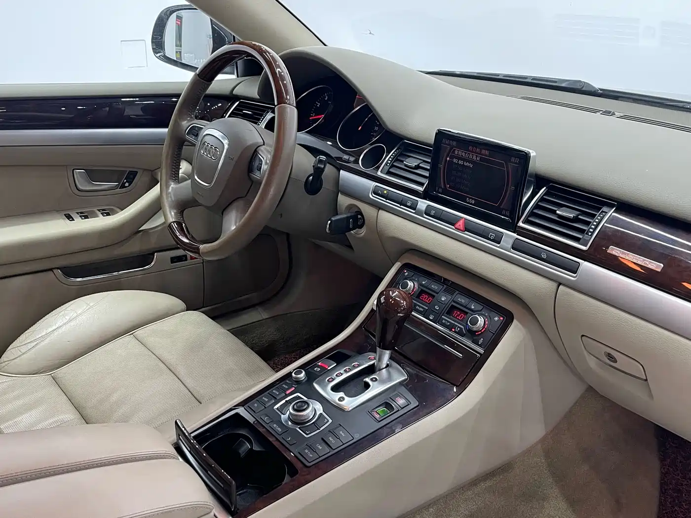 Audi A8 2009 Audi A8L 4.2 FSI quattro Premium фото 14