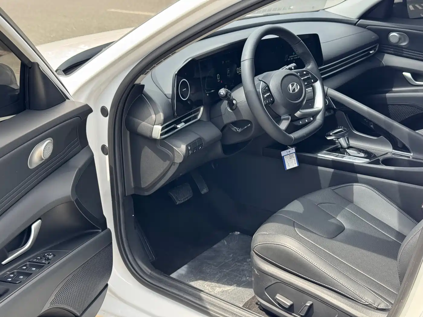 Hyundai Elantra 2023 Model 1.5L CVT LUX Premium Edition фото 9