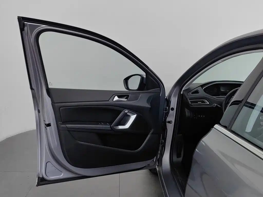 Фото 8 - Peugeot 308