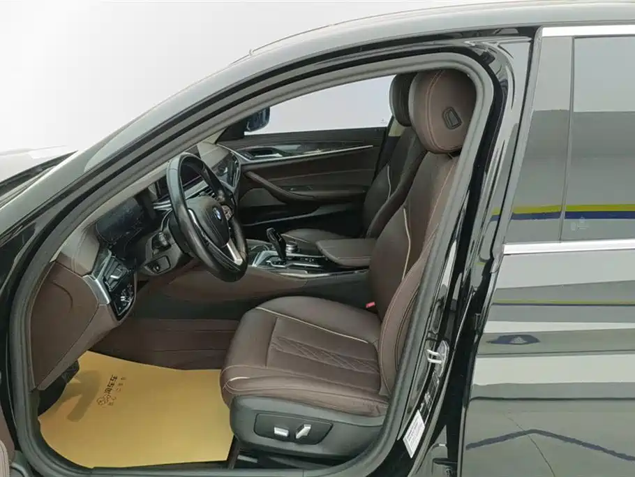 BMW 5 Series 2022 Model Second Facelift 525Li Luxury Package фото 9