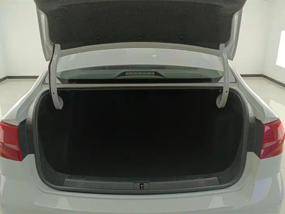 Volkswagen Bora 2018 1.5L Automatic Fashion фото 4