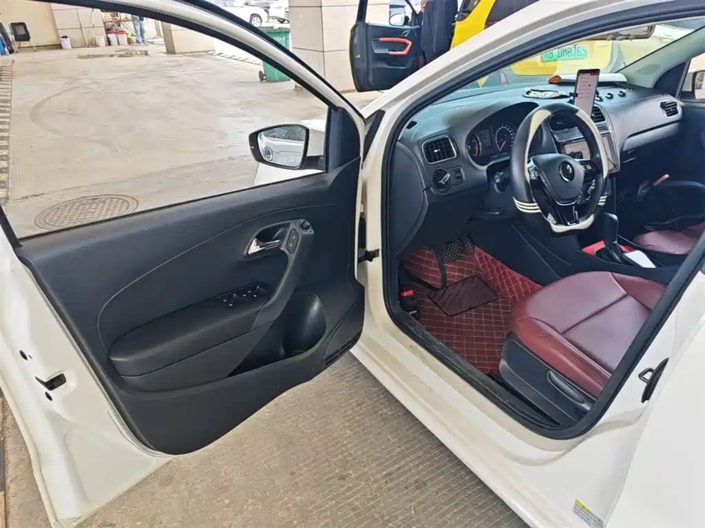 Volkswagen Polo 2016 1.6L Automatic Comfort фото 15