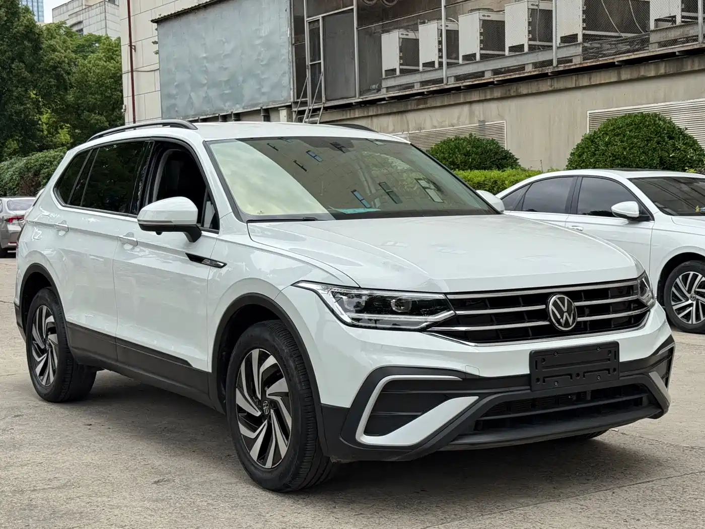 Volkswagen Tiguan L 2023 330TSI Auto 2WD Comfort Edition фото 3