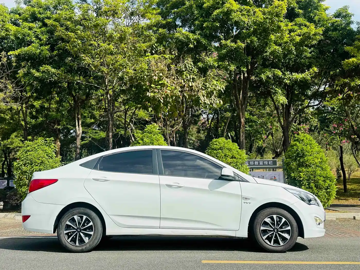 Hyundai Verna 2014 1.4L Manual Smart GLS фото 4