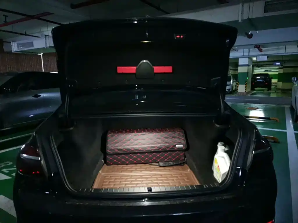 صورة 10 - BMW 7 Series