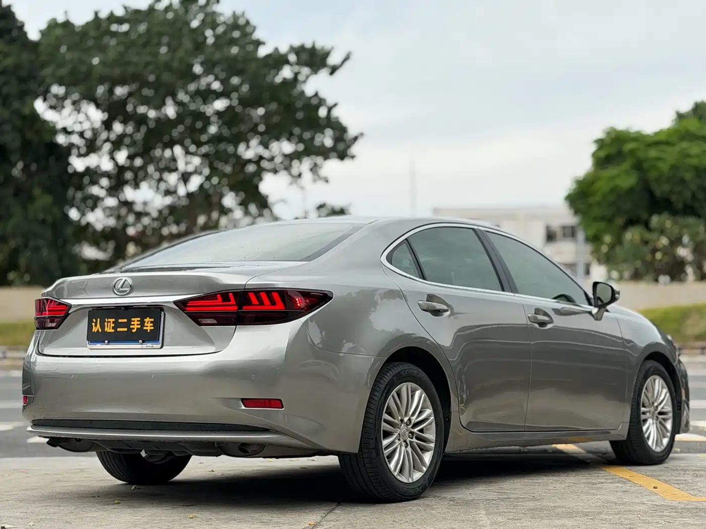 Lexus ES 2015 250 Elegance Edition фото 16