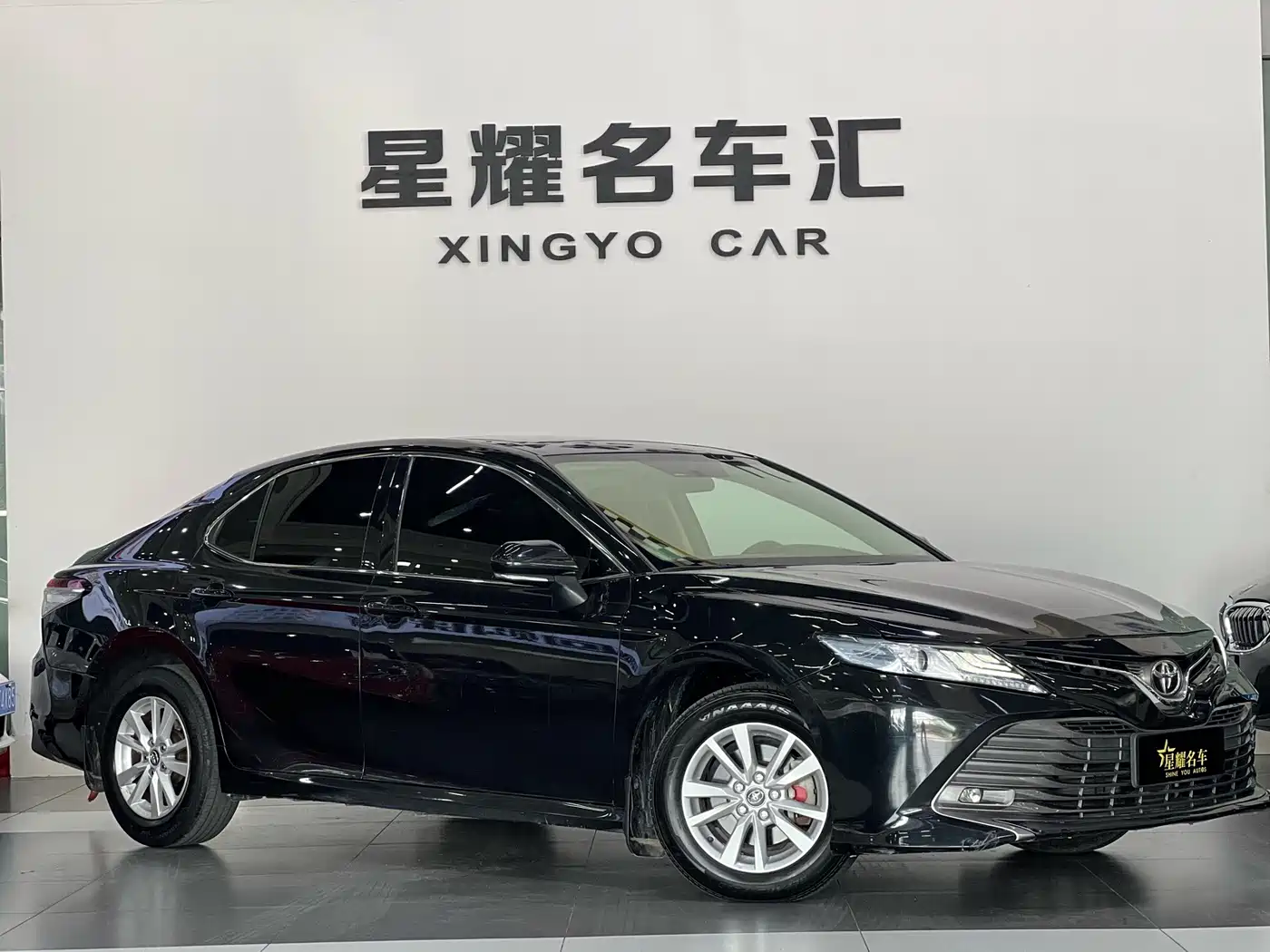 Toyota Camry 2018 2.0E Elite Edition фото 2