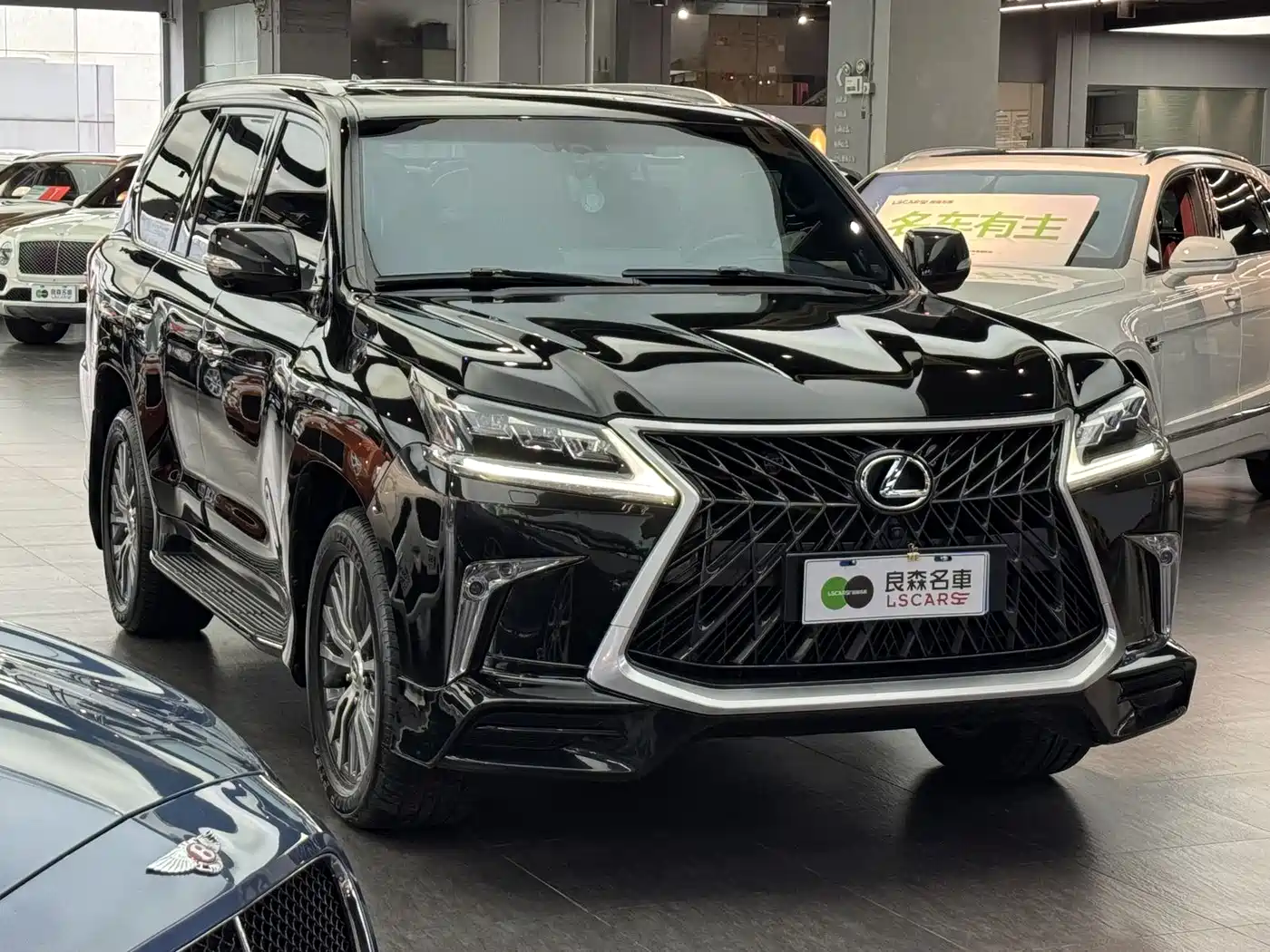 Lexus LX 2019 570 Dynamic Luxury Edition фото 3