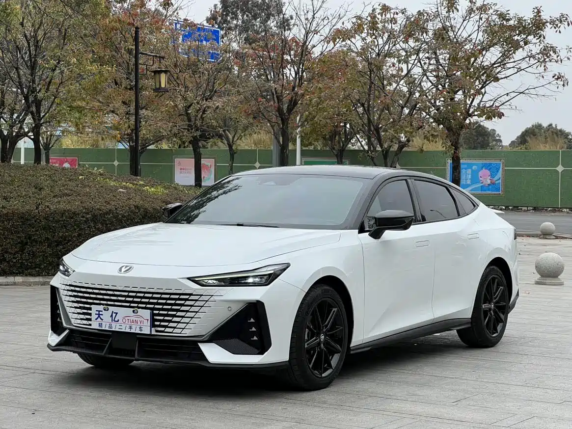Changan UNI-V 2023 1.5T Luxury Edition