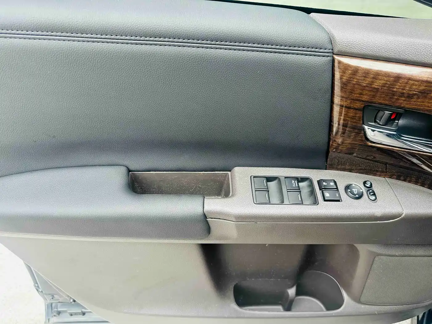 Honda Odyssey 2015 Facelift 2.4L Comfort Edition фото 8
