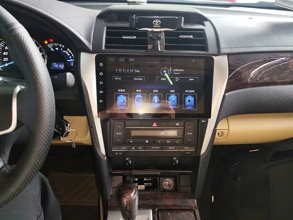 Toyota Camry 2015 2.0G Leading Edition фото 9
