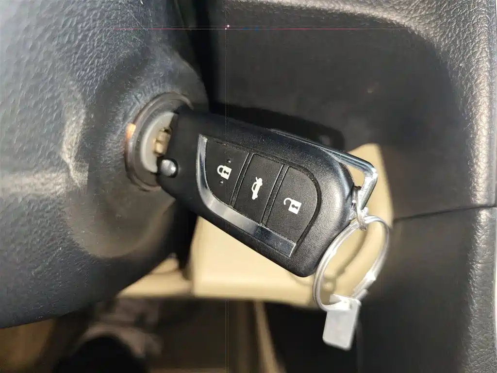 Toyota Camry 2015 2.0G Leading Edition фото 17