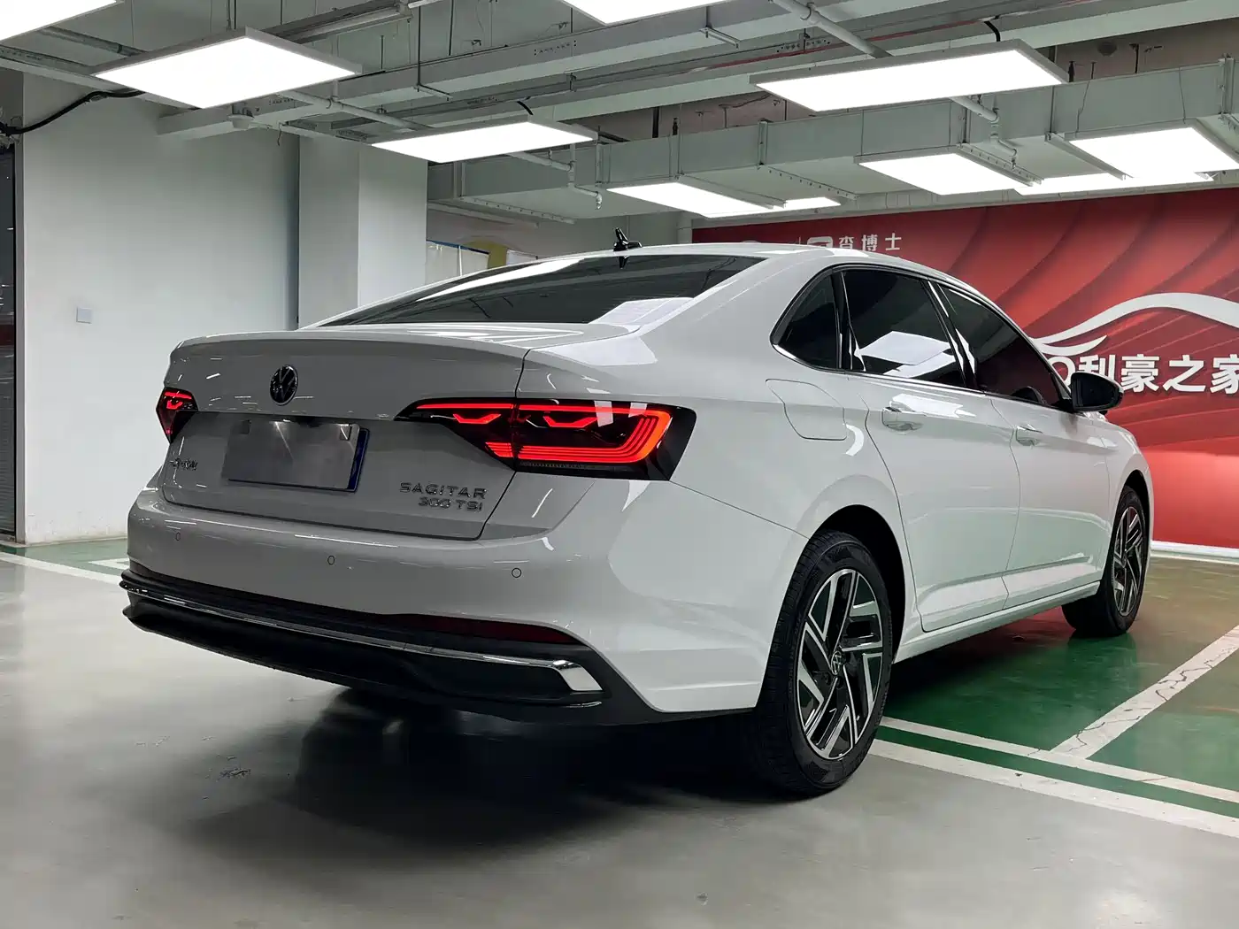 Volkswagen Sagitar 2025 Model Second Facelift 300TSI DSG Transcend Edition фото 4