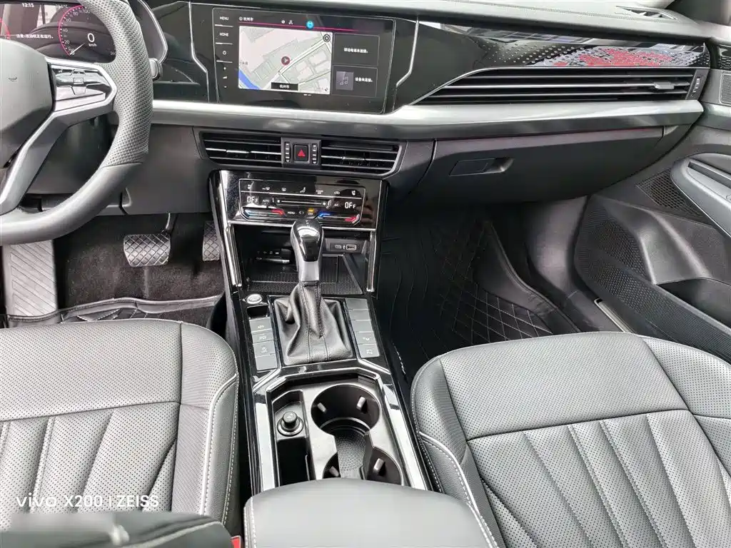 Volkswagen Passat 2024 380TSI Luxury фото 9