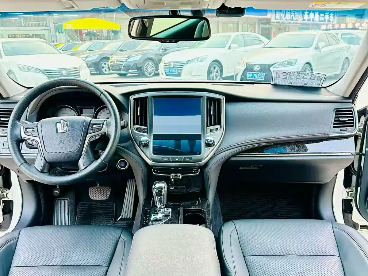 Toyota Crown 2018 2.0T Premium Edition фото 6