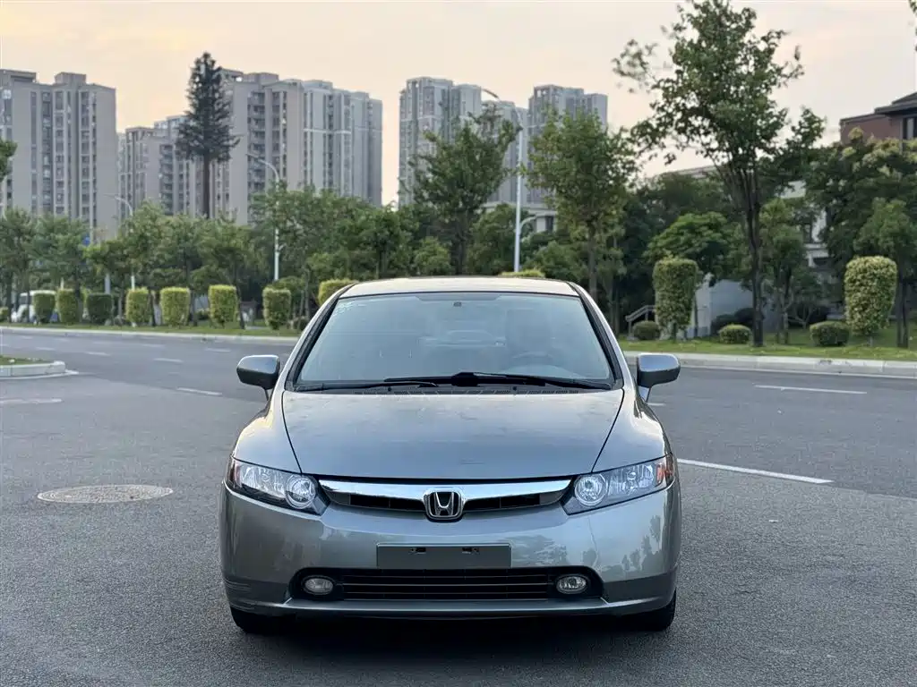 Photo 2 - Honda Civic