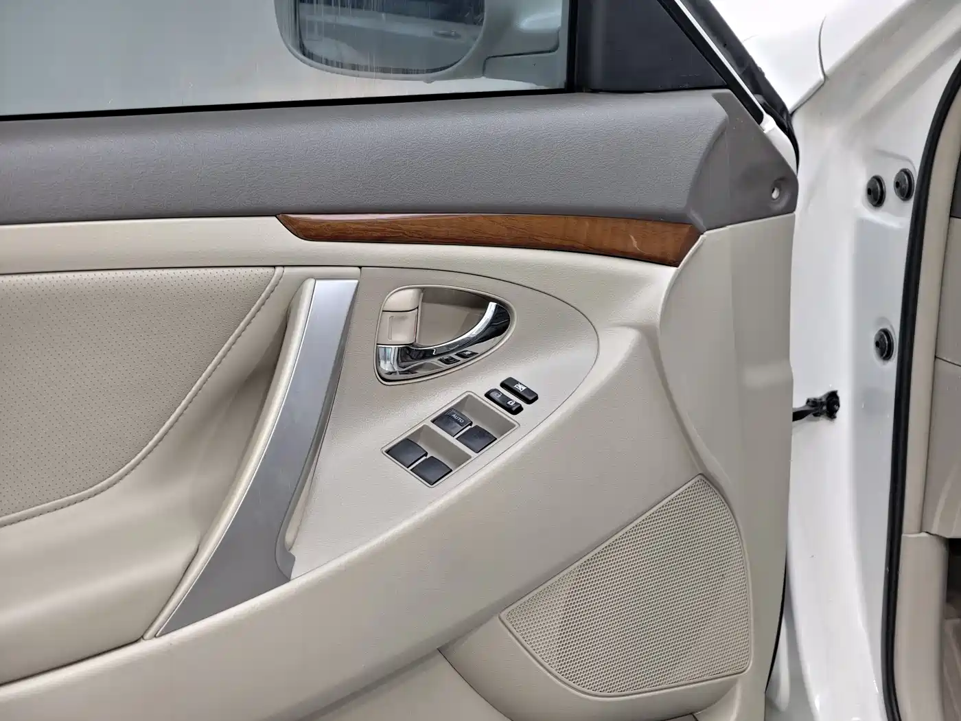 Toyota Camry 2013 200G Classic Luxury Edition фото 10