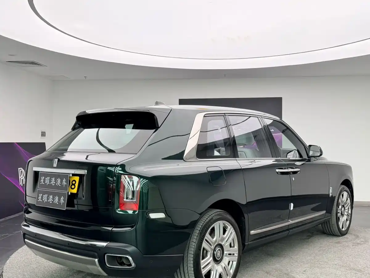Фото 9 - Rolls-Royce Cullinan