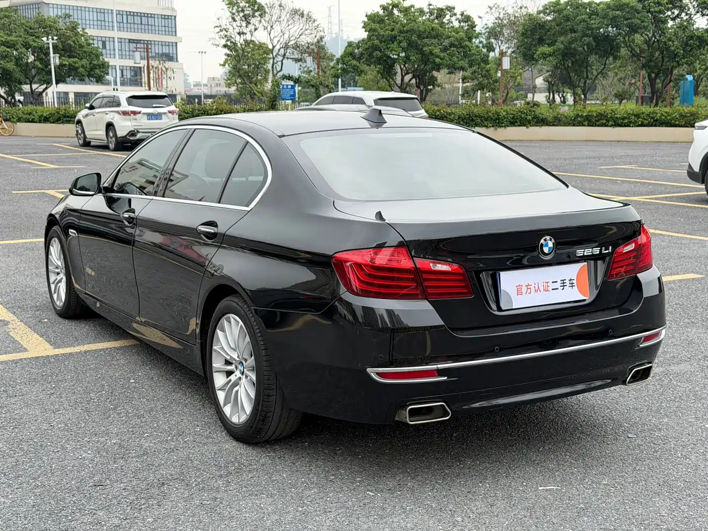 BMW 5 Series 2017 525Li Luxury Design Package фото 6