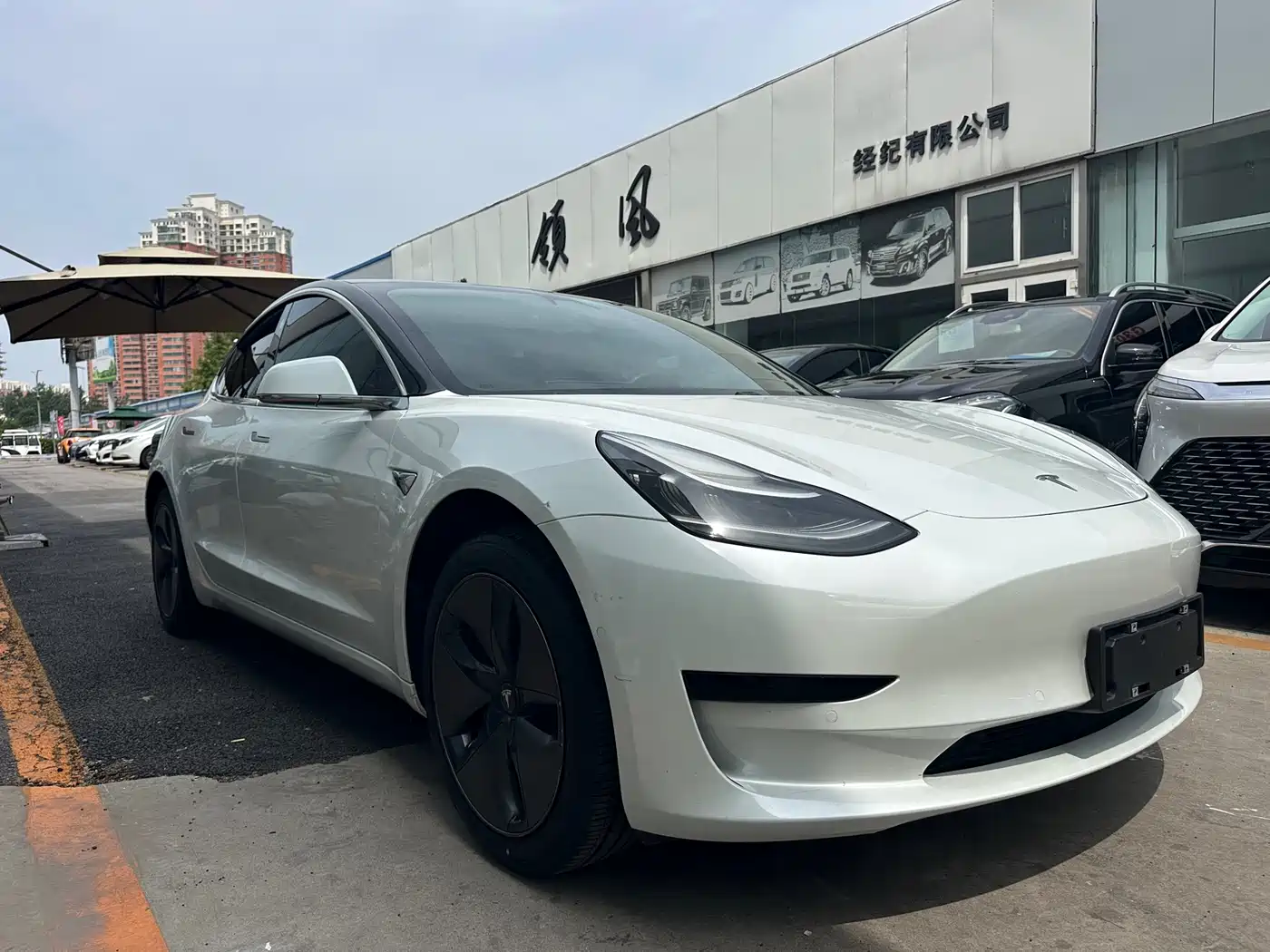 TESLA MODEL 3