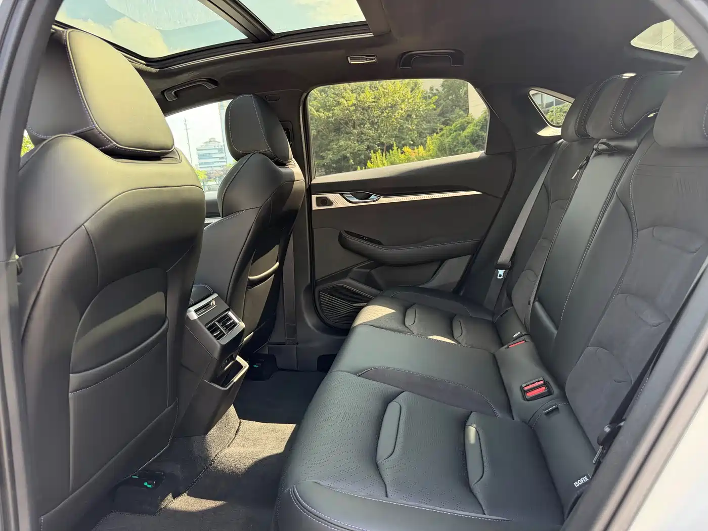 Фото 9 - Geely Preface