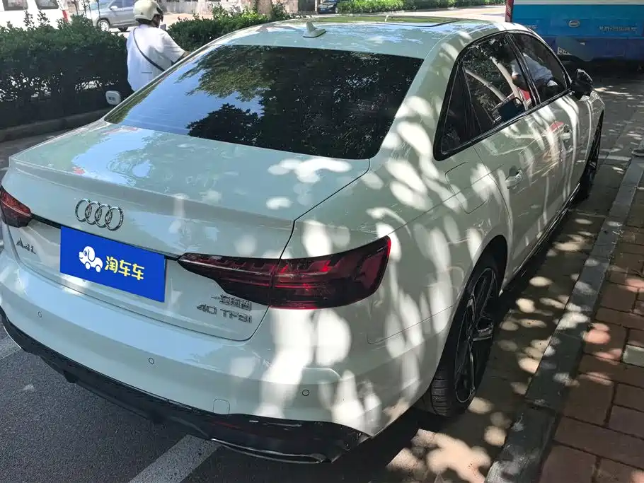 Audi A4L 2025 2 Million Celebration Edition 40 TFSI Luxury Dynamic фото 3