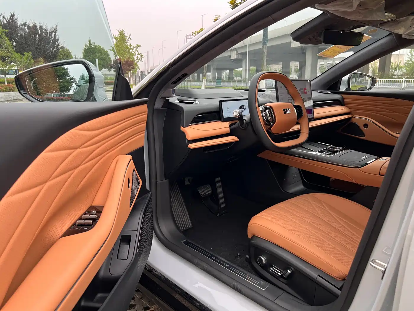 Geely Galaxy Galaxy Xingyao 8 2025 Model 130km EM-i Flagship Edition фото 18