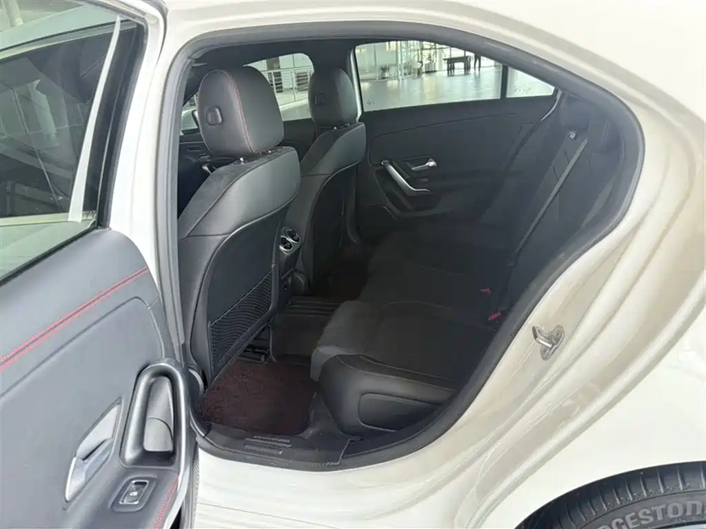 Mercedes-Benz A-Class 2025 A 200 L Fashion Edition фото 17